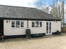 1 bedroom Detached t...